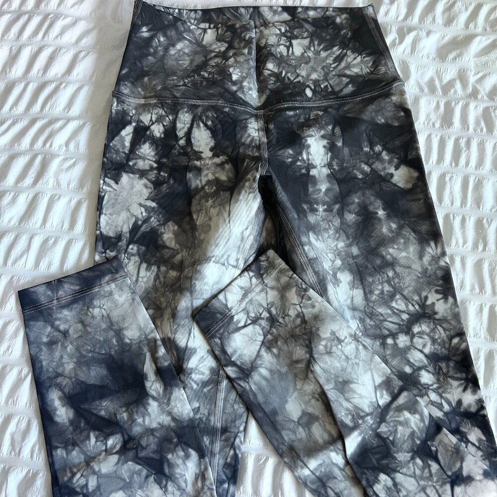 Black and White Lululemon Leggings